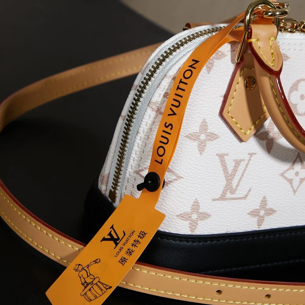 LOUIS VUITTON. dimensions 18